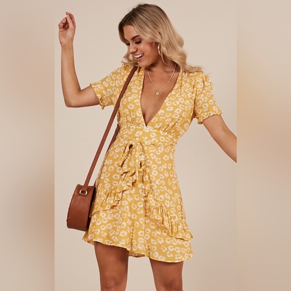 Sadie & Sage Dresses & Skirts - ⭐️ Sadie & Sage Yellow Floral Flowy Dress | Size Small
